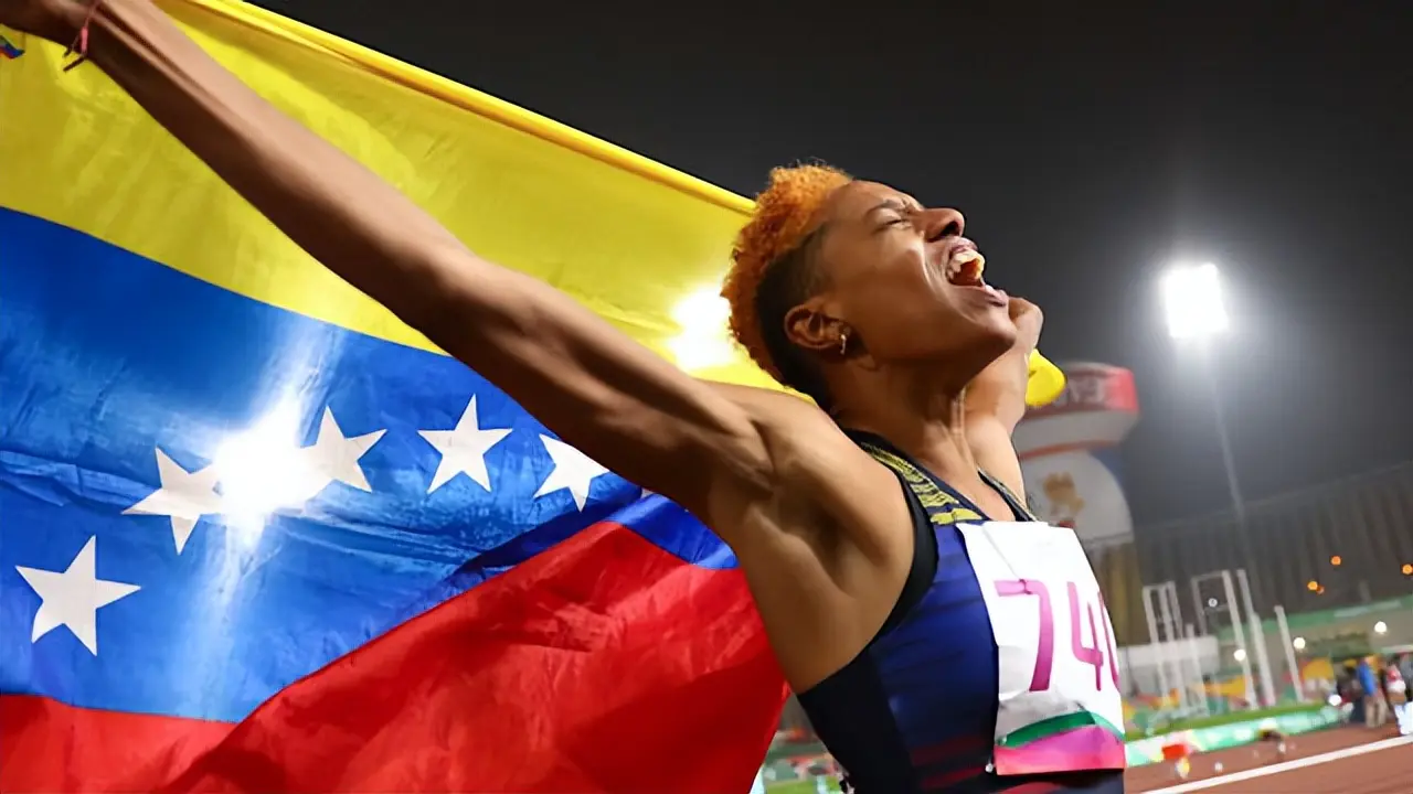 世界田联主, 赛复出冲冠