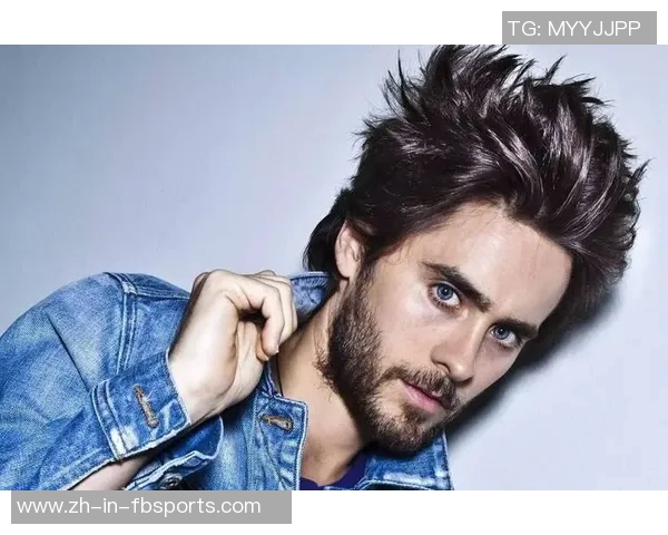 足球巨星挑战舞蹈极限，炫酷舞步引爆全场热潮，令人惊叹的跨界表演瞬间