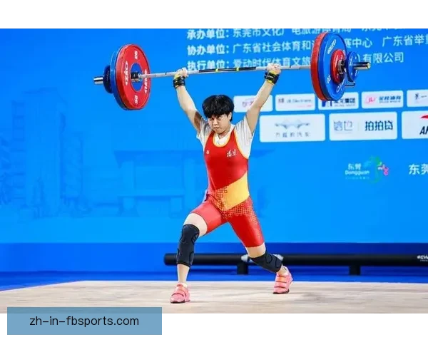 举重公开赛：挥汗拼搏，创造力量传奇