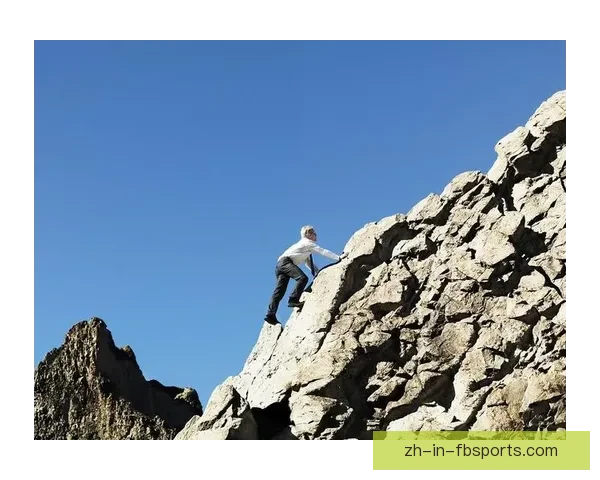 攀岩竞技风暴：挑战高峰，探索极限